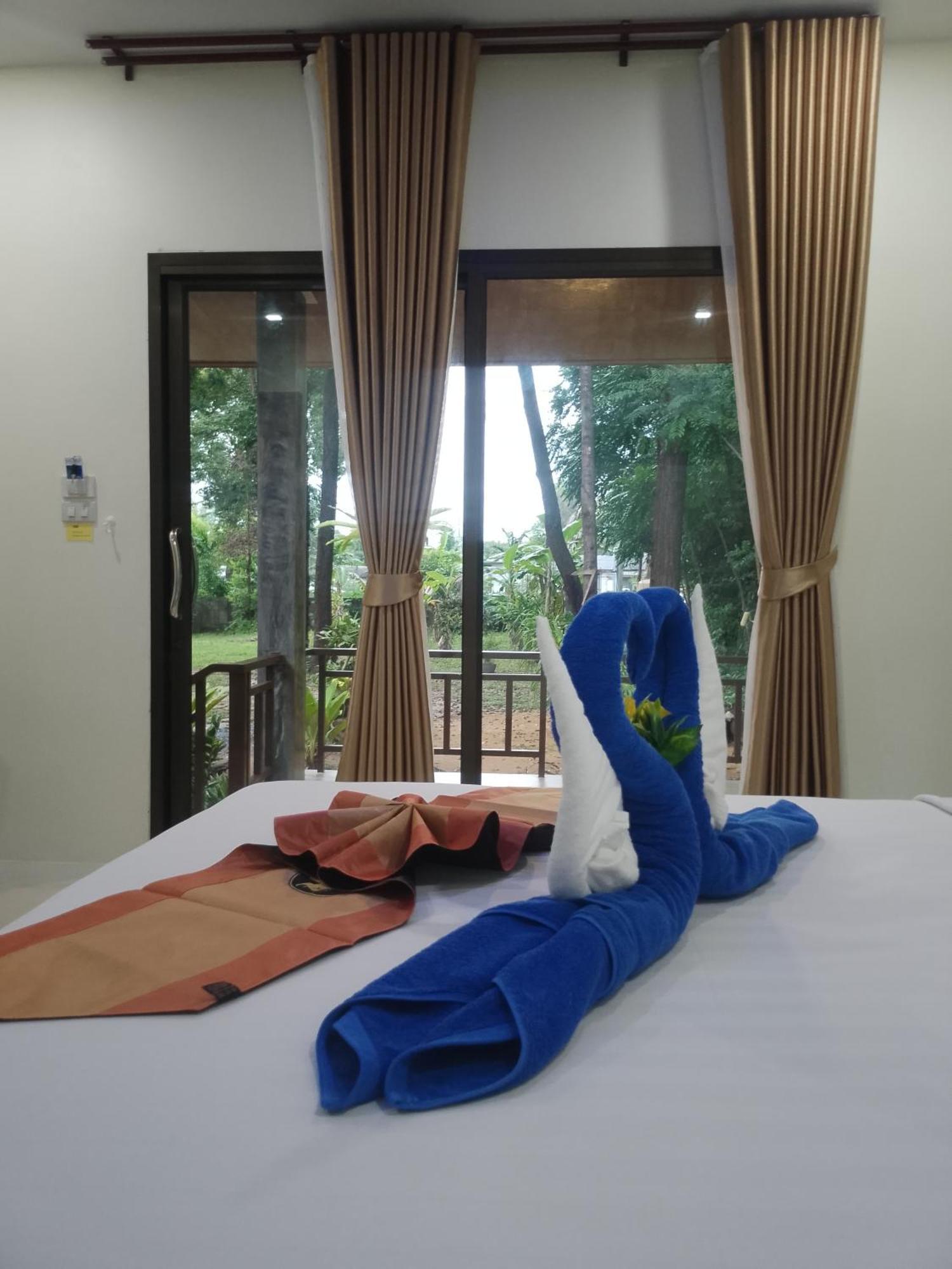 The Sun Long Beach Resort Koh Lanta Exterior photo