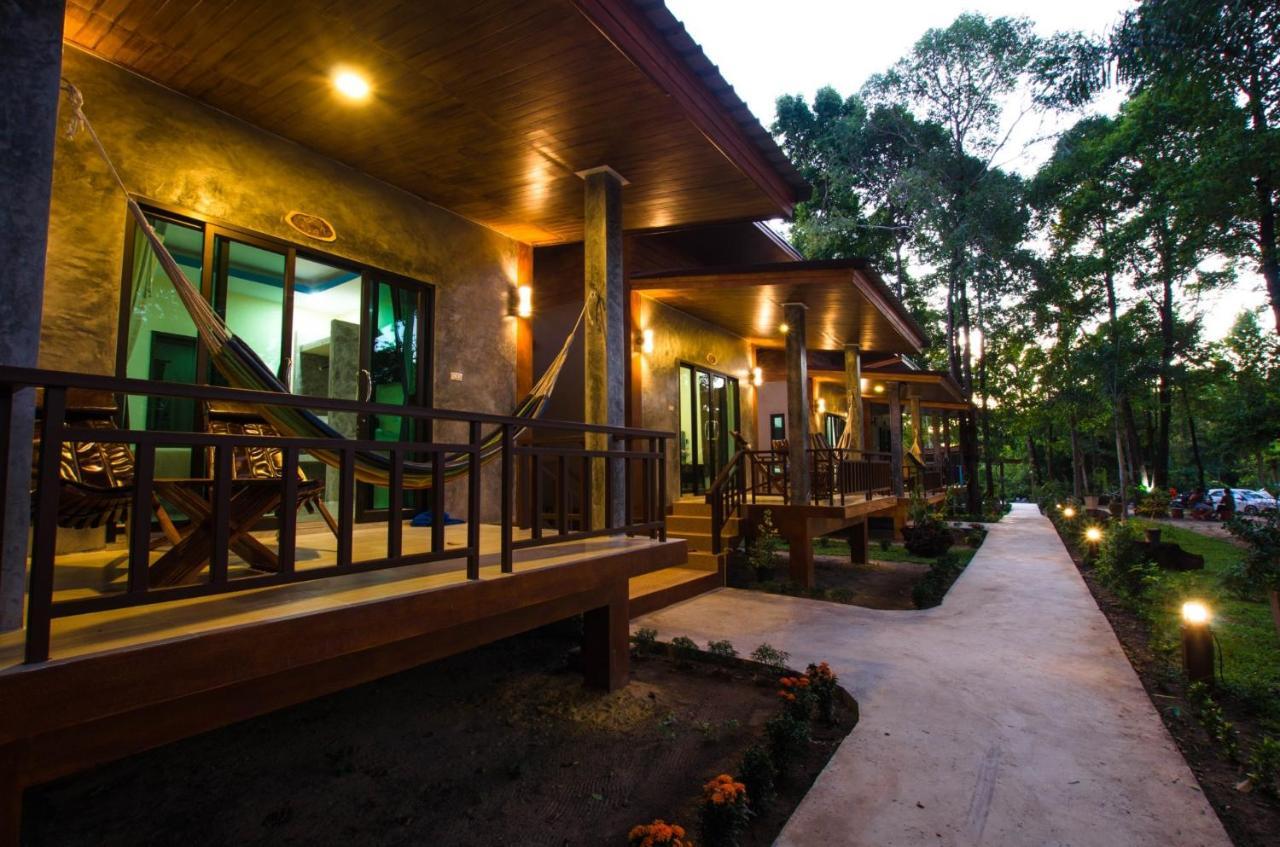 The Sun Long Beach Resort Koh Lanta Exterior photo