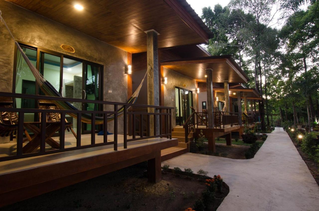 The Sun Long Beach Resort Koh Lanta Exterior photo